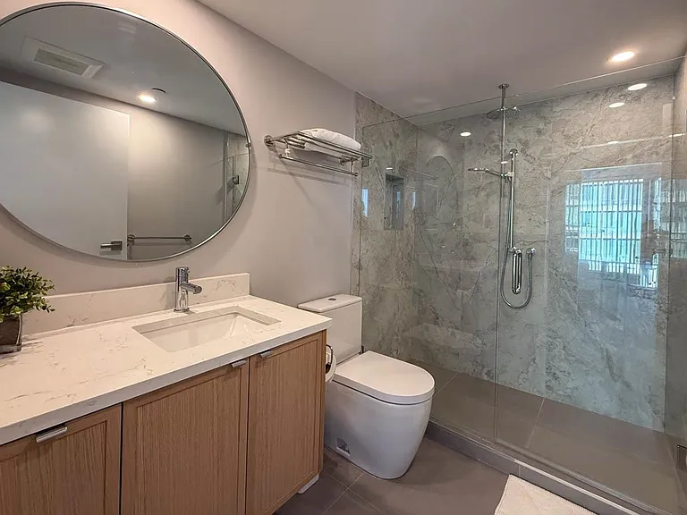 1383 Marinaside Cres #1702 — Photo 33