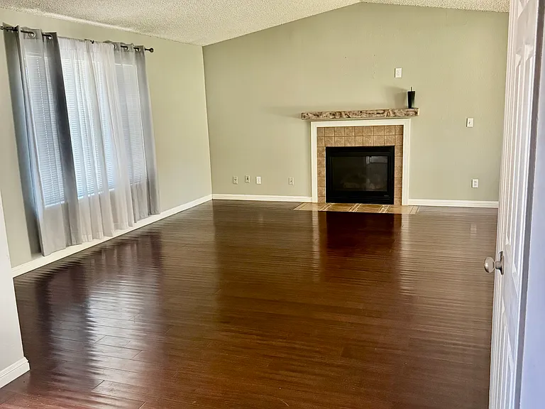 1607 Ashlan Ave — Photo 4