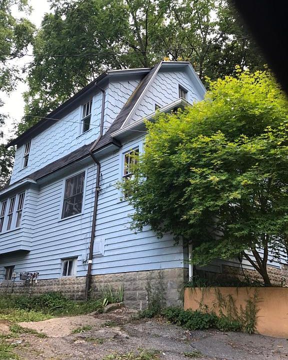 2nd image of 923 W Vine St