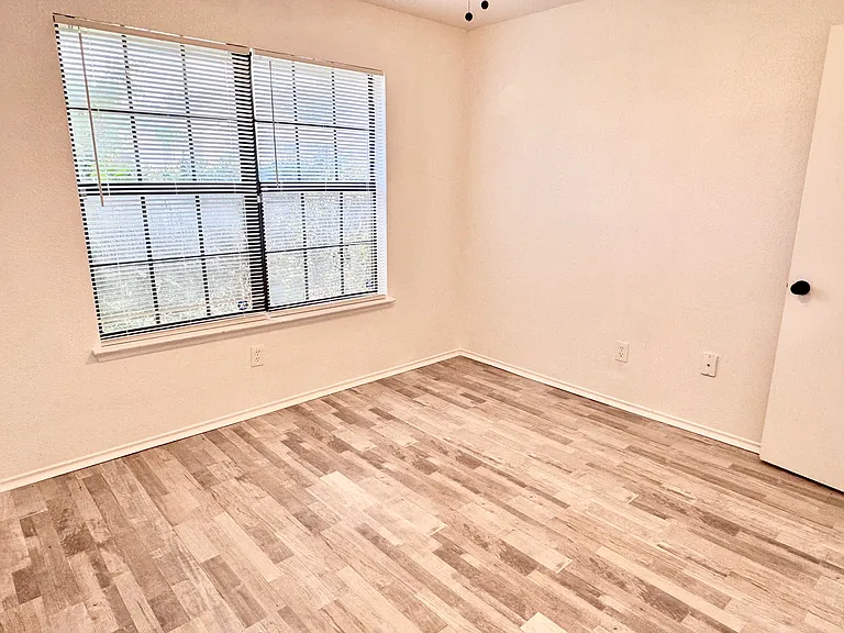 4621 Sausalito Dr — Photo 13