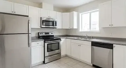 Airport Heights Apartments — Photo 1