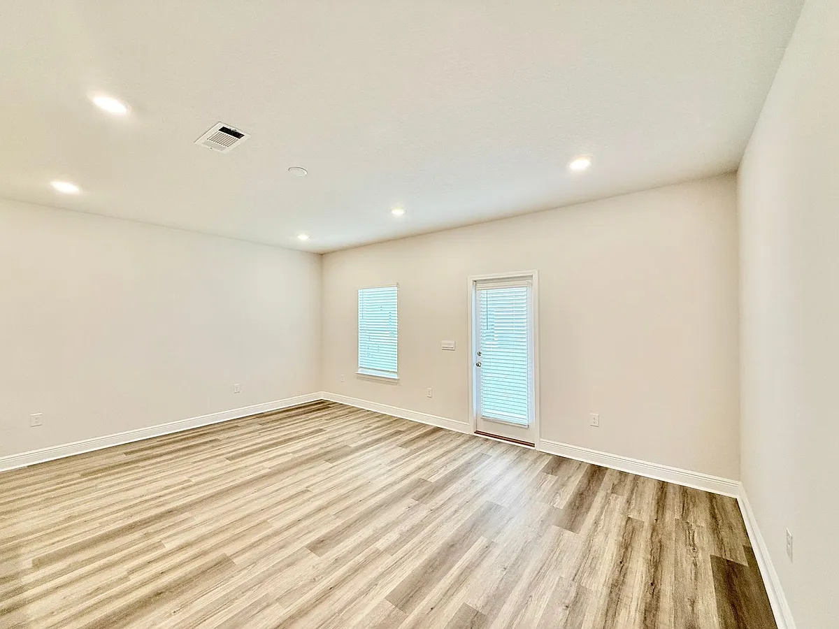 Building Photo - 2479 Cliff Hollow Cir