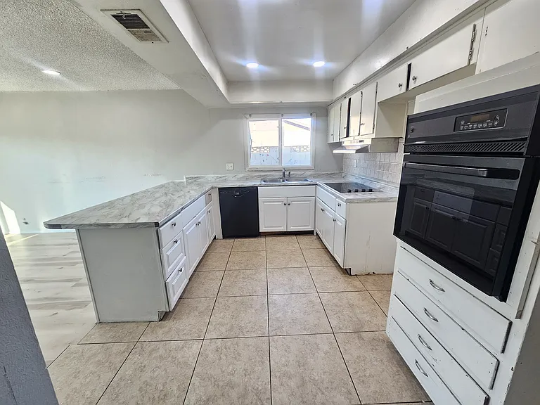 7928 W Earll Dr — Photo 7