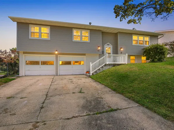 3918 Wenig Rd NE, Cedar Rapids, IA 52402