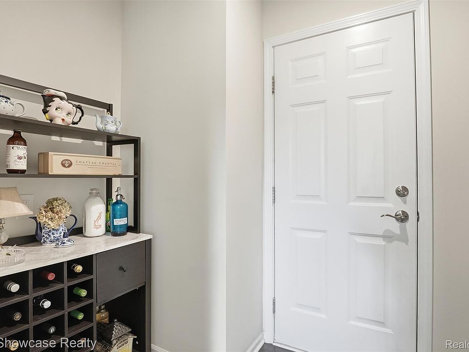 1592 Beachwood Dr, photo 21