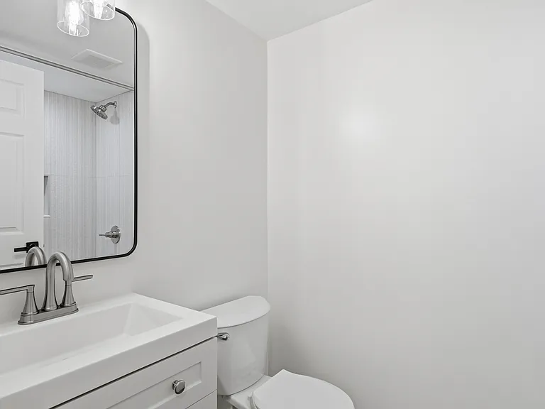 202 Leslie Ct #202 — Photo 17