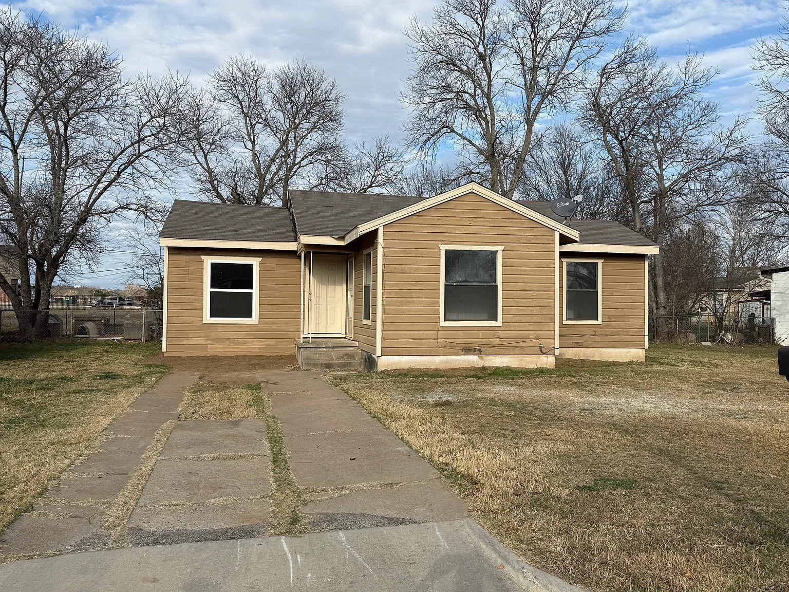 3 bed, 1008 sqft, $1,200 — Photo 2