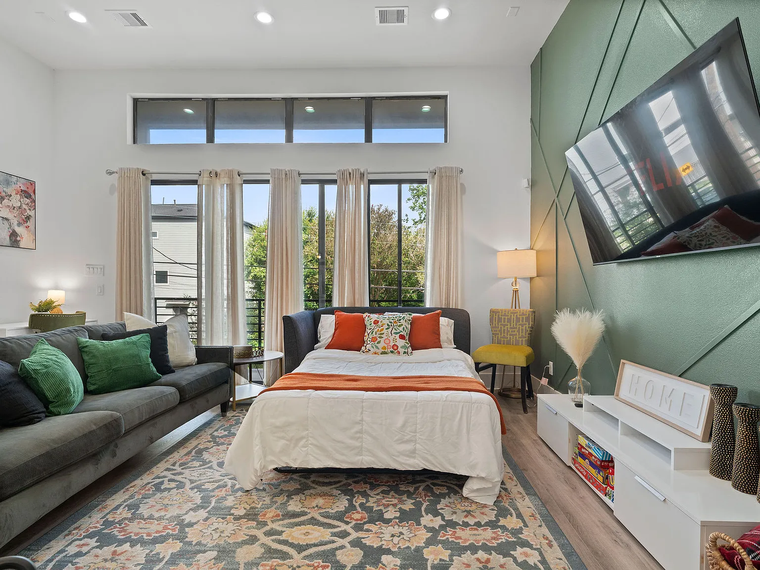 3 bed, $6,500 — Photo 2