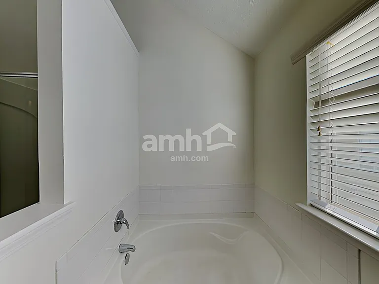 2521 Fairstone Ave — Photo 15