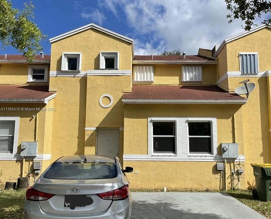 1st image of 1657 Sunrise Blvd #1657