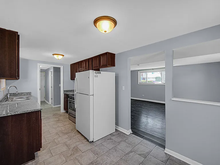 548 Regent Rd — Photo 10
