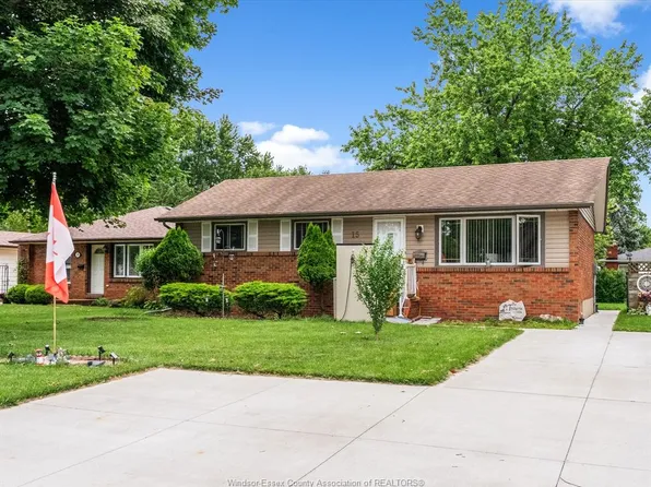 15 Riviera Dr, Amherstburg, ON N9V 3A5