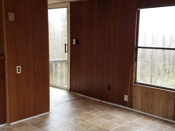 2nd image of 516 Silver Lake Dr
