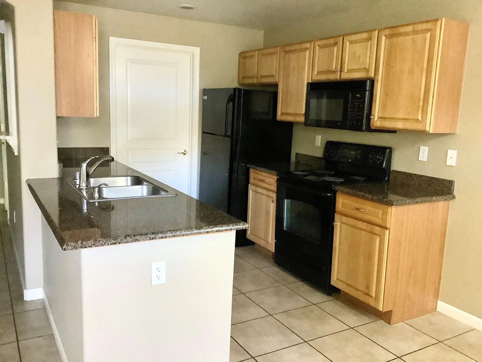 2 bed, 1136 sqft, $1,850 — Photo 1