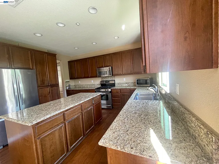 1669 Marina Way — Photo 14