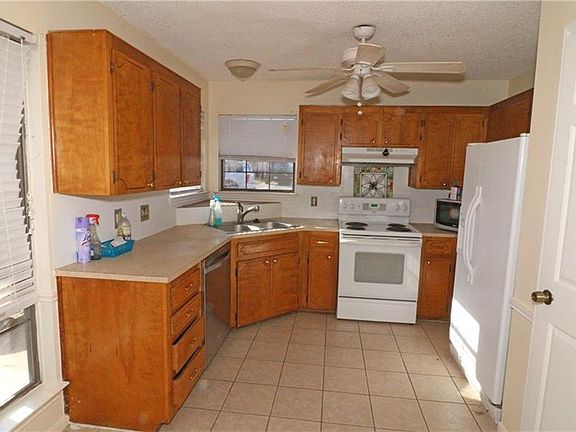 4th image of 310 Chestnut Dr