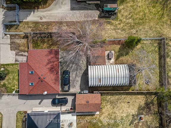 3rd image of 483 Clarke Rd