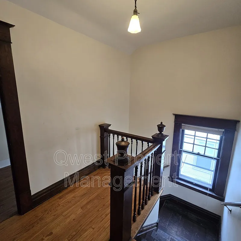 Building Photo - 1128 E Fulton St