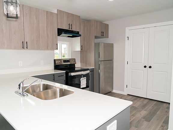 3rd image of 900 Crestview St #D