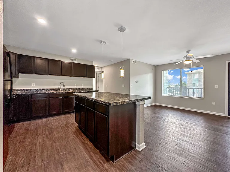 Capitol Grove Apartments — Photo 30