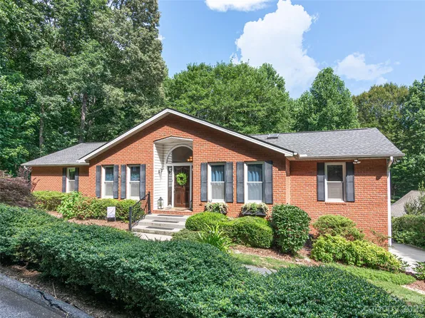 1801 Riverview Ct, Hendersonville, NC 28739