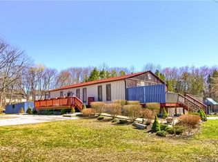 2 Pond St, Plainfield, CT 06354