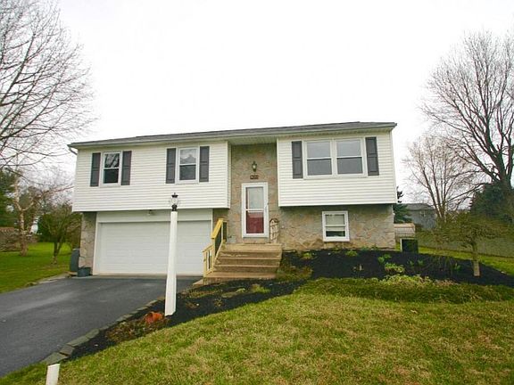 4th image of 395 Hollyann Dr