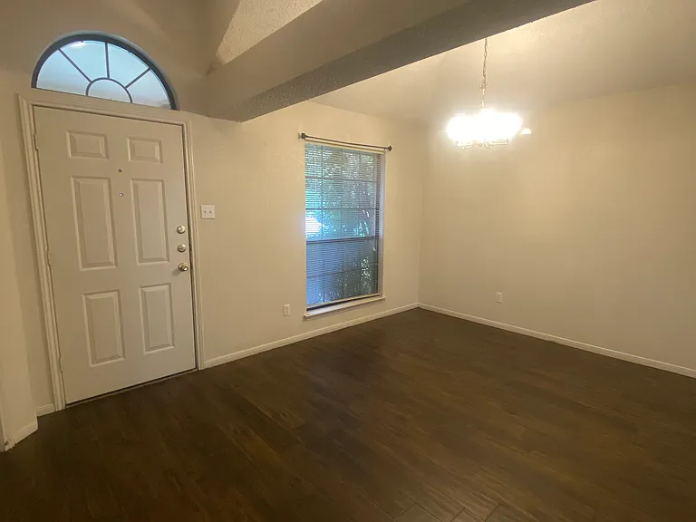 1703 Tanglewood Dr — Photo 4