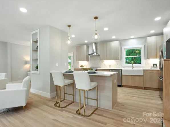 6925 Lancer Dr, Charlotte, NC 28226