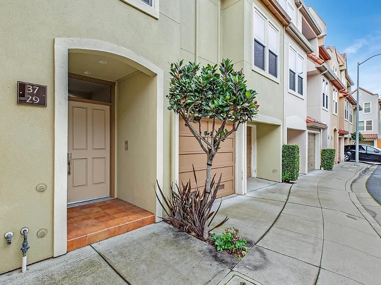 29 Megan Dr — Photo 1