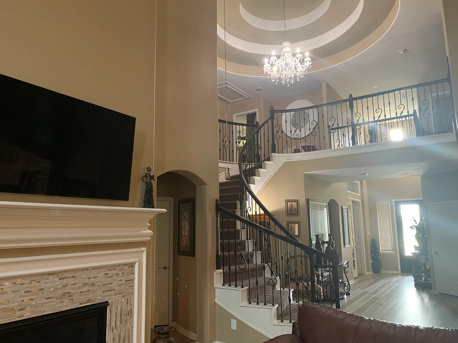 5 bed, 3925 sqft, $3,700 — Photo 2