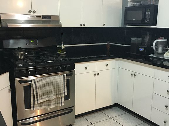 3rd image of 10721 118th St