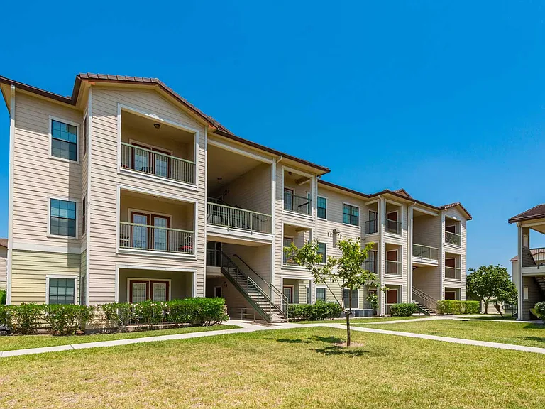 Plantation Apartments — Photo 34