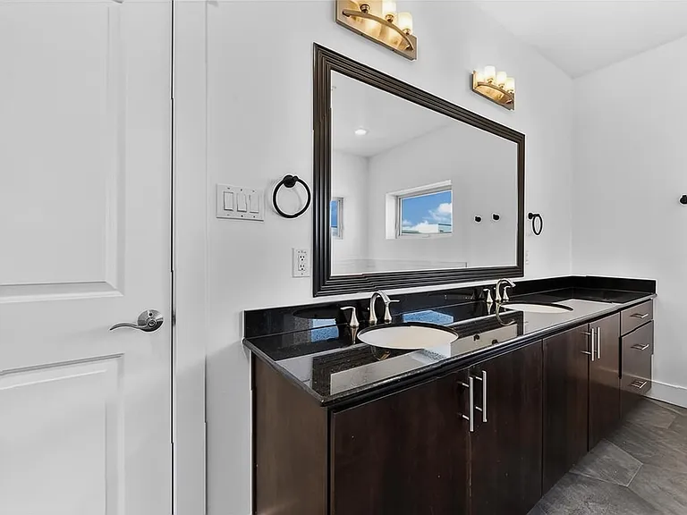 205 Riley Ln — Photo 24