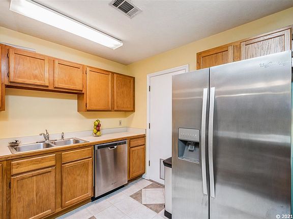 4th image of 4135 NW 16th Dr