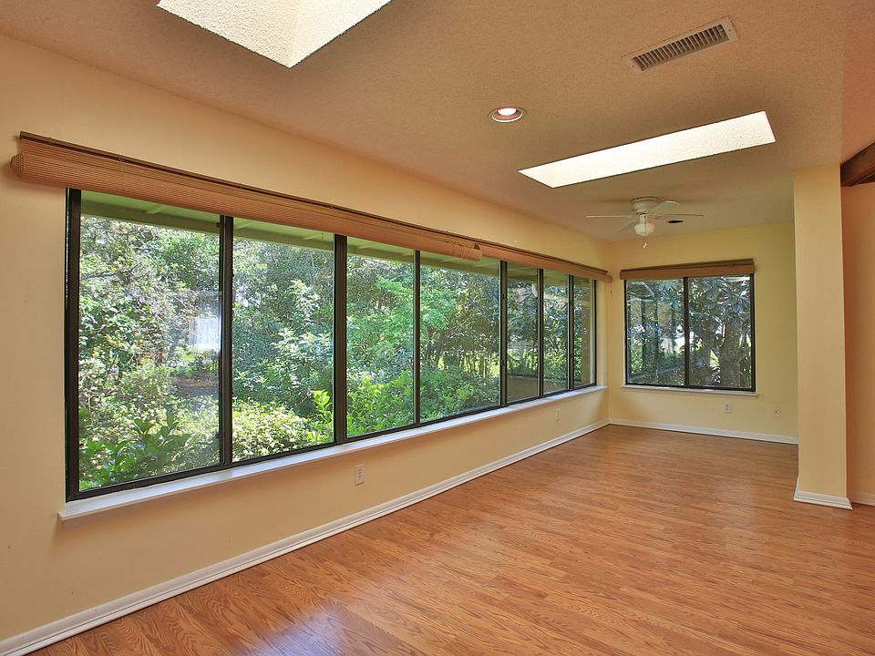 1st image of 110 Oakmont Ln