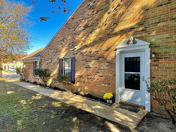 2nd image of 4815 Oldwick Ct