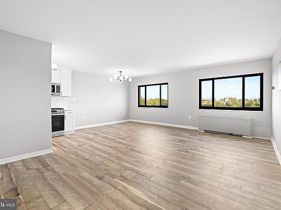 4th image of 1300 S Arlington Ridge Rd APT 702