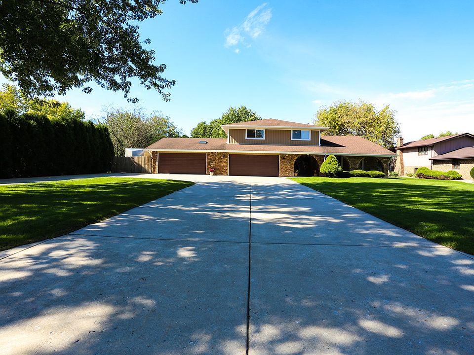 1st image of 235 Essex Ln