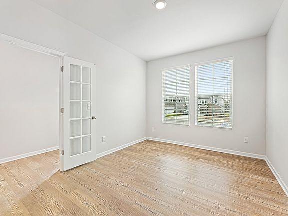 4th image of 5013 Lawler Ln