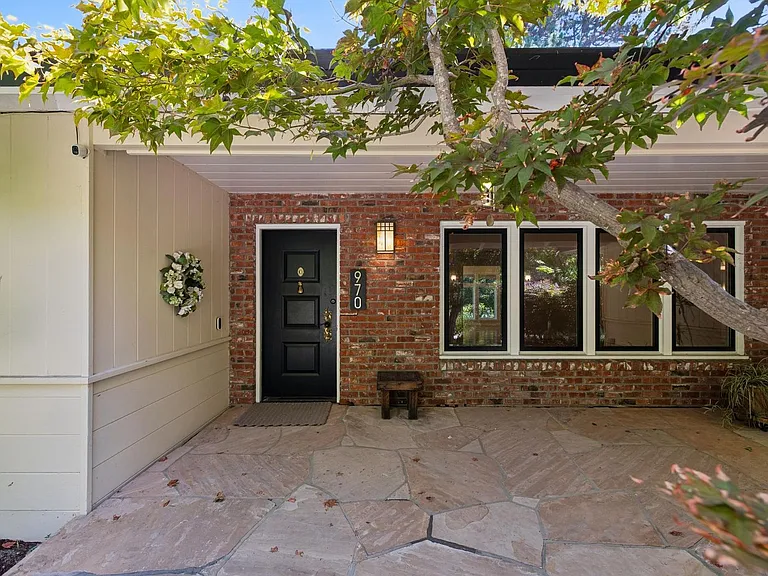 970 Palo Alto Ave — Photo 12