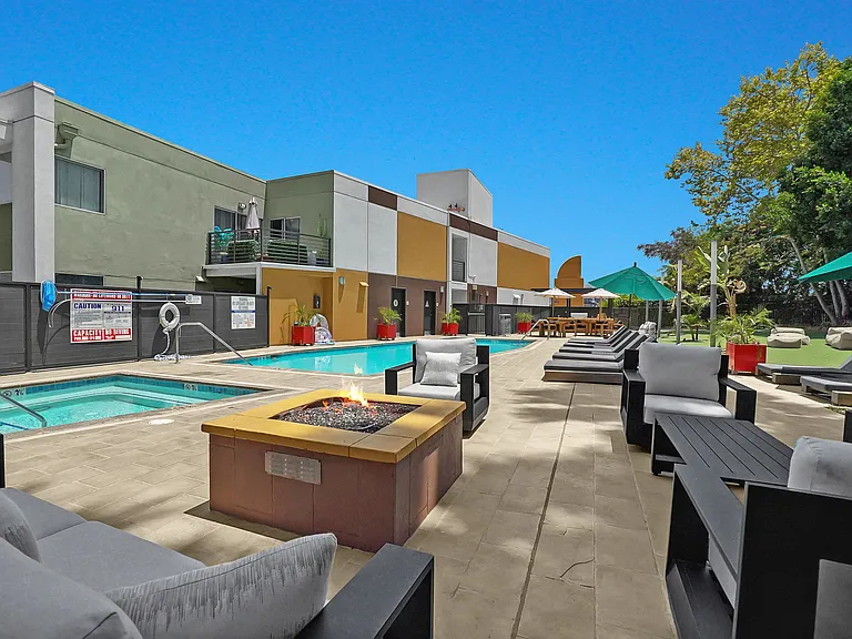 Legado Encino — Photo 10