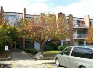 300 W Fullerton Ave APT 104, Addison, IL 60101