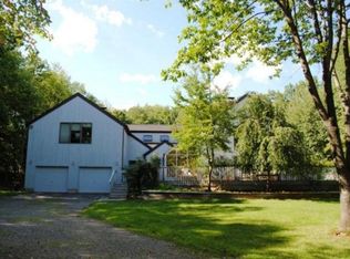 4 Timberbrooke Dr, Hopewell, NJ 08525
