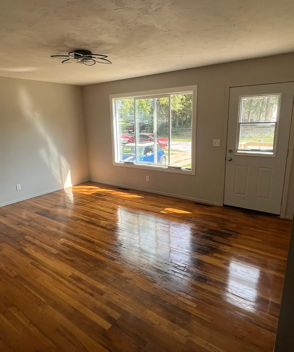 3 bed, 1728 sqft, $1,700 — Photo 2