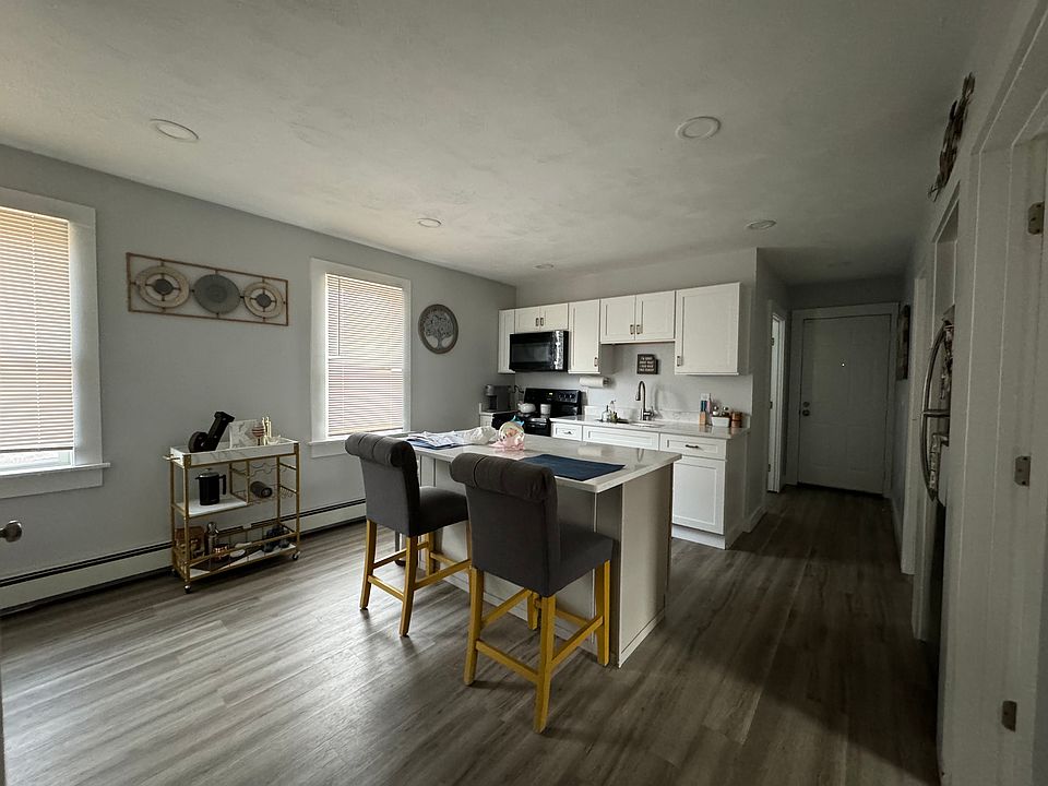 1st image of 131 Simonds St Floor 2