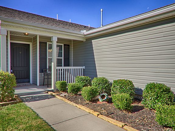 3rd image of 1116 SW 155th St