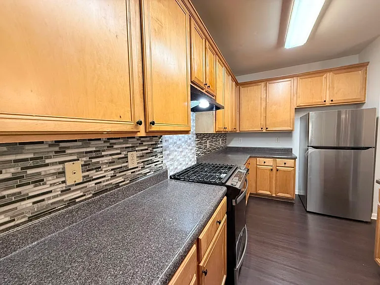 215 Galecrest Dr — Photo 5
