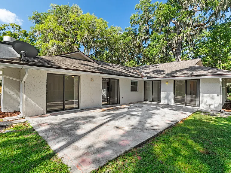 74 Sanchez Dr E — Photo 32