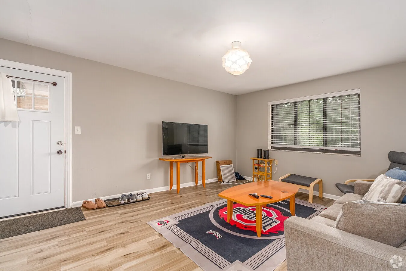 2 bed, 1038 sqft, $1,800 — Photo 2